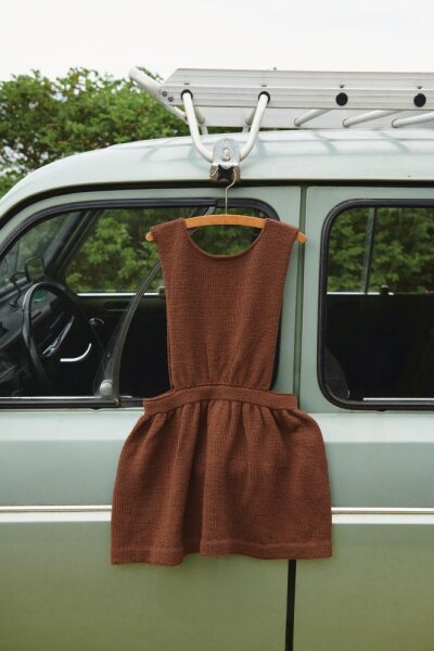 Sandnes Garn Einzelanleitung 2506 Nr. 5 Belle Dress Junior - Englisch