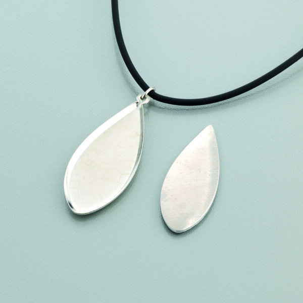 Anh&auml;nger f&uuml;r Modelliermassen, oval, Schmuckband, Platine, silberfarbig